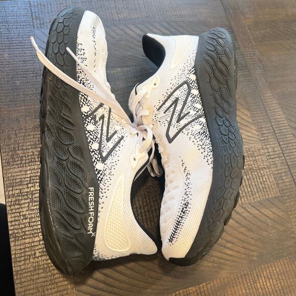 New Balance White Athletic Shoes with Chunky Silhouette - Picture 8 of 10